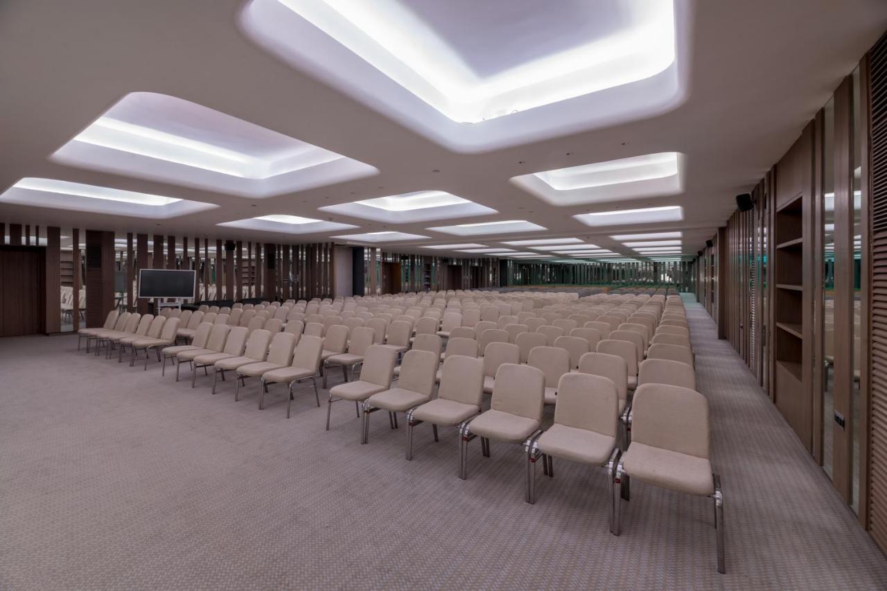 Hotel Wyndham Ahmedabad Shela Esterno foto