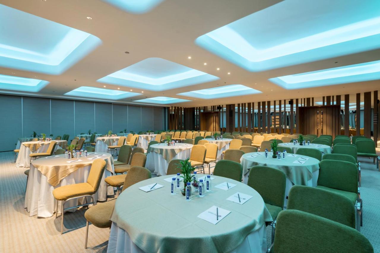 Hotel Wyndham Ahmedabad Shela Esterno foto