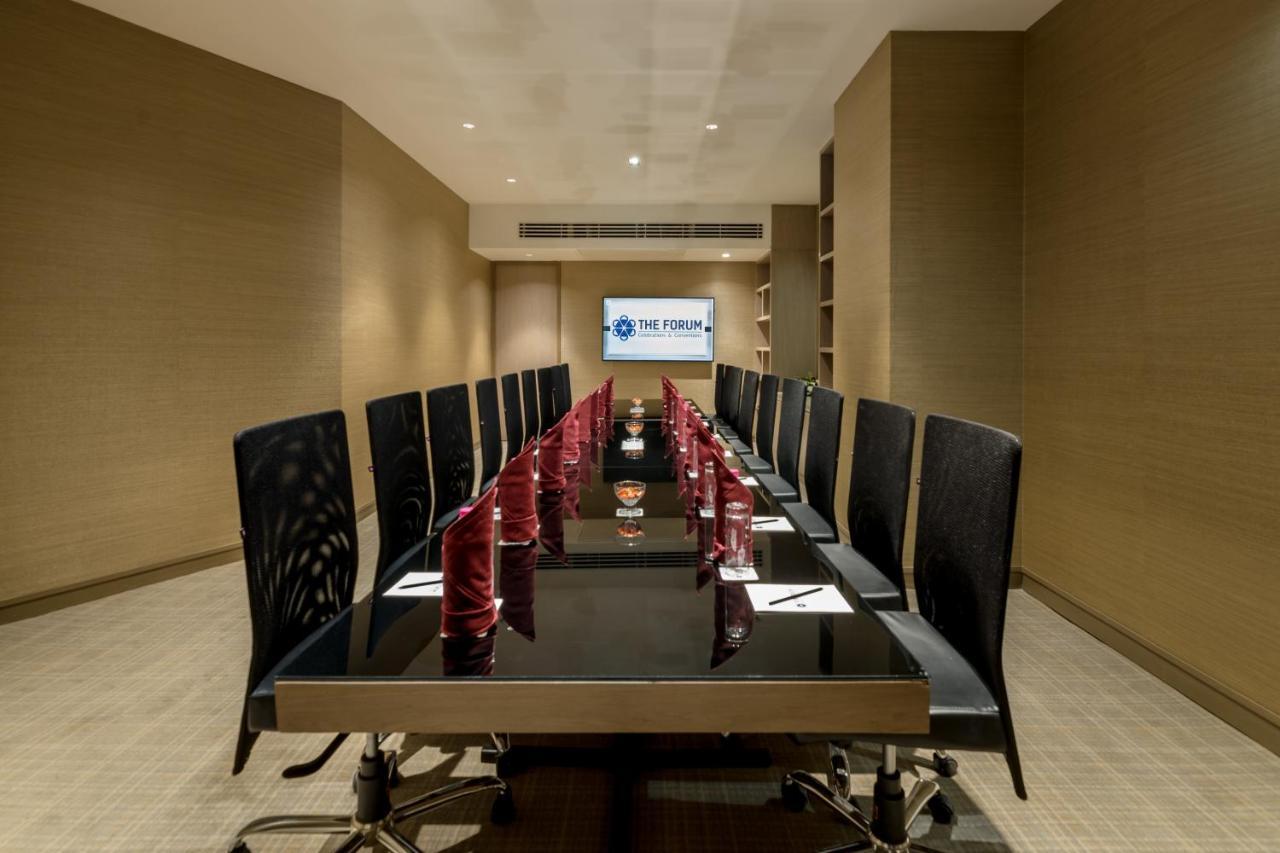 Hotel Wyndham Ahmedabad Shela Esterno foto