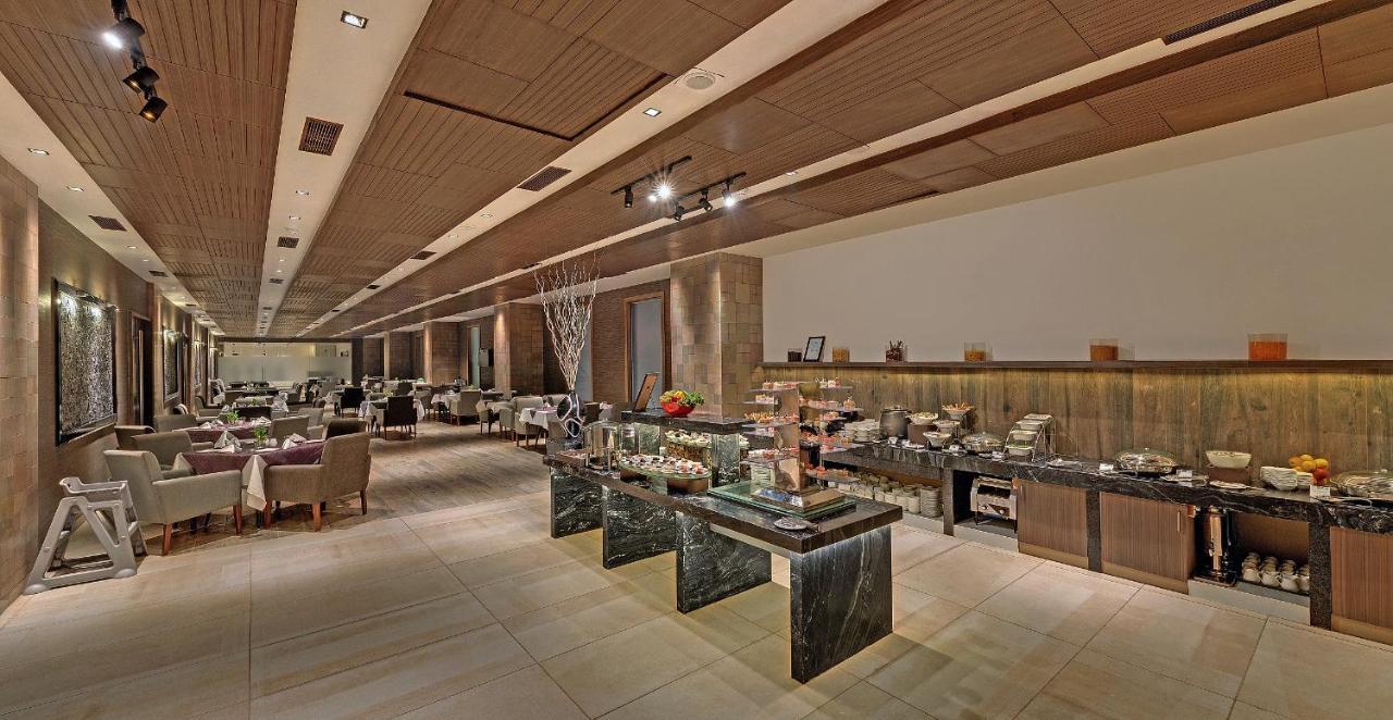 Hotel Wyndham Ahmedabad Shela Esterno foto