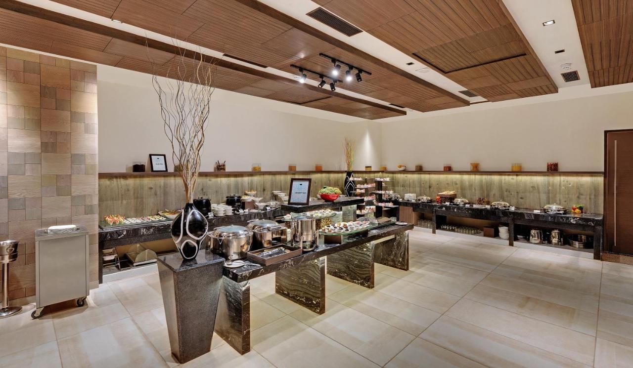 Hotel Wyndham Ahmedabad Shela Esterno foto