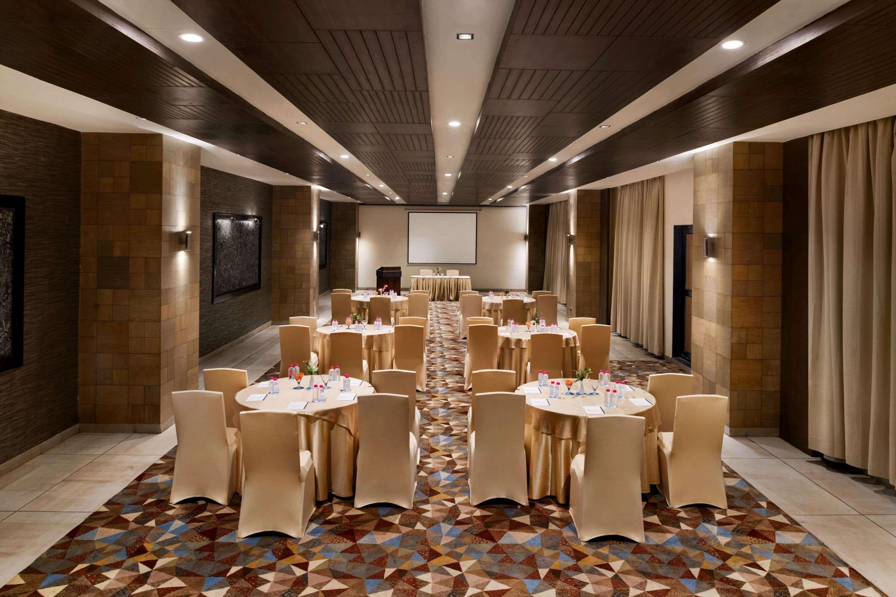 Hotel Wyndham Ahmedabad Shela Esterno foto