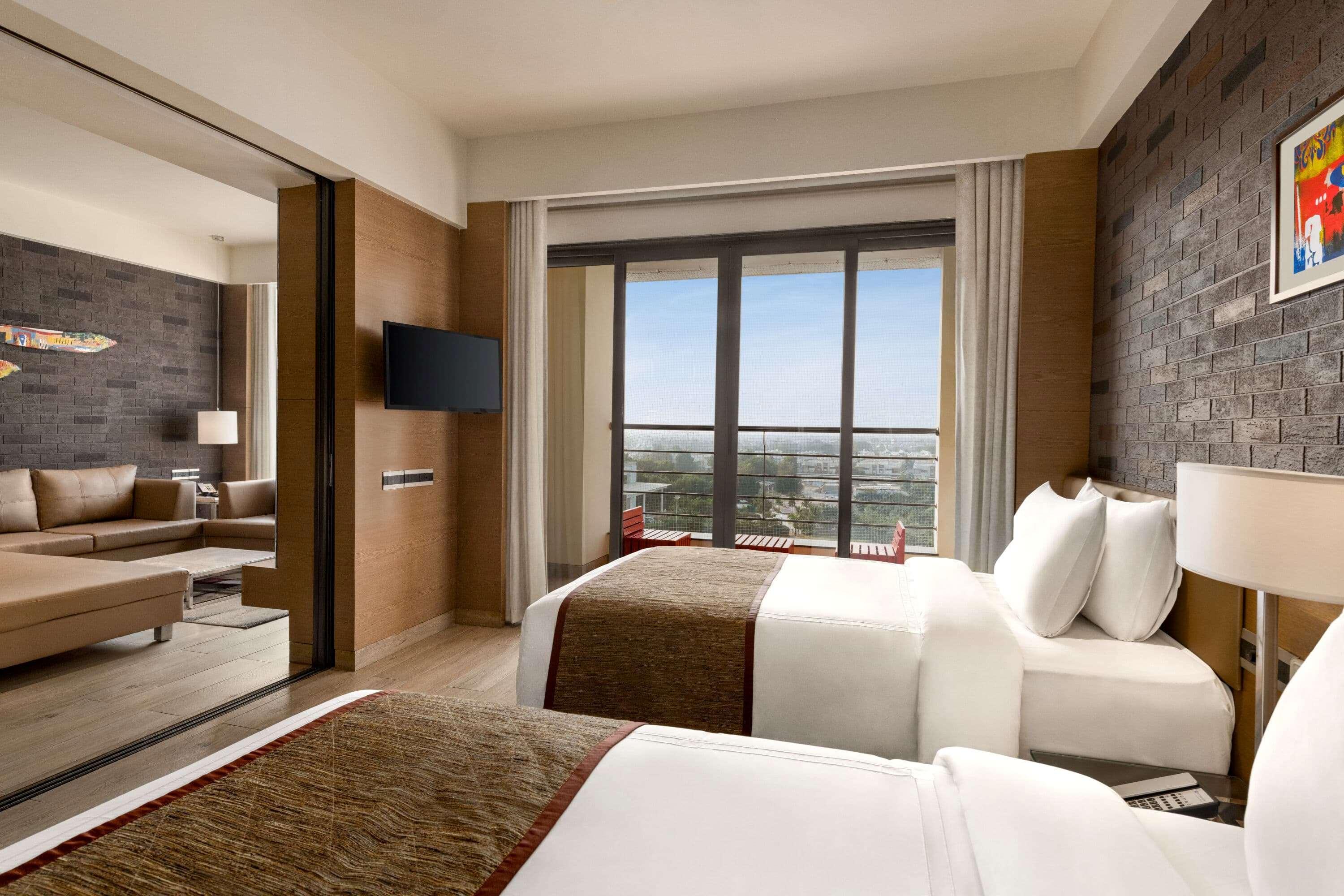 Hotel Wyndham Ahmedabad Shela Esterno foto