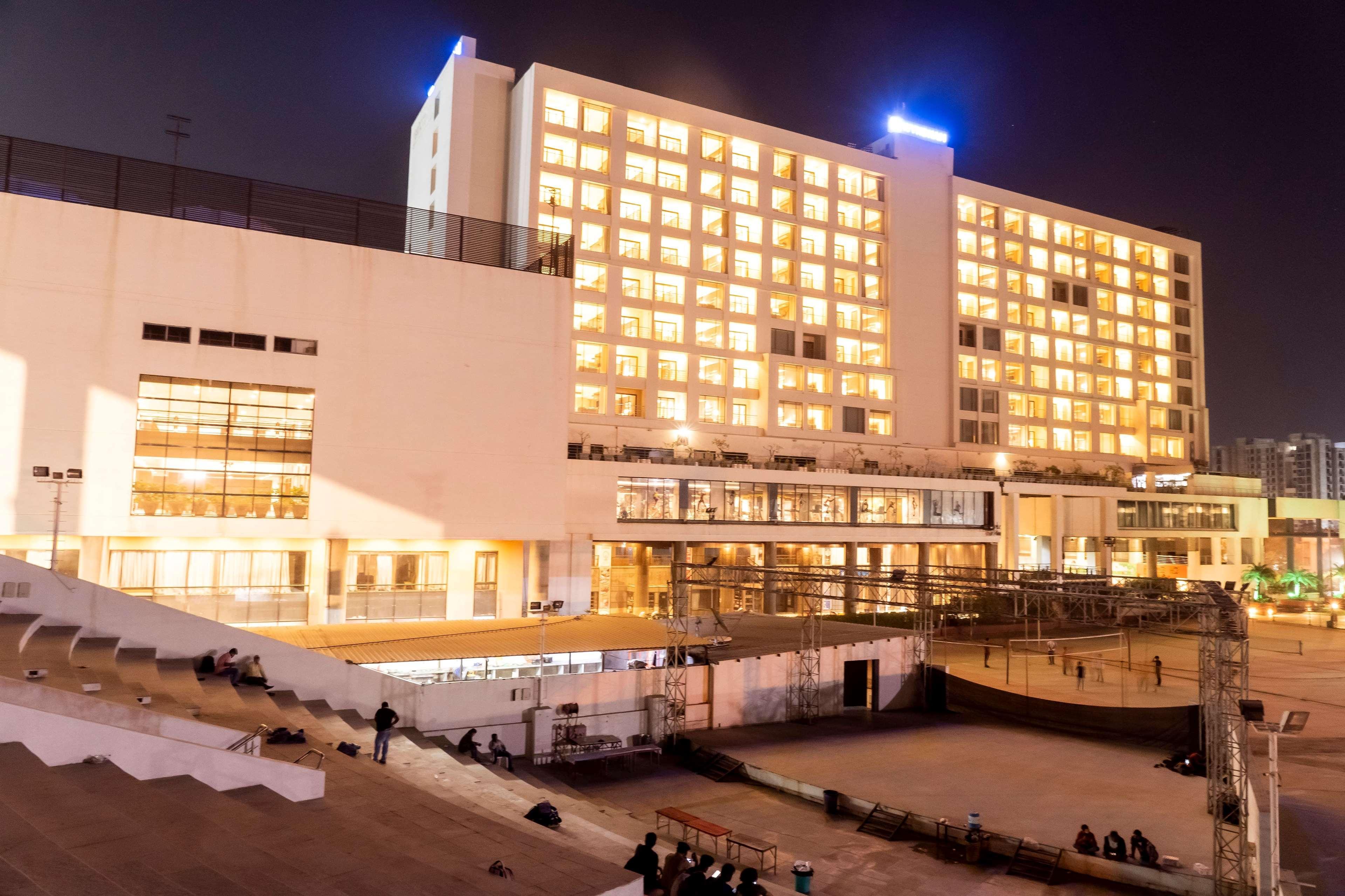 Hotel Wyndham Ahmedabad Shela Esterno foto