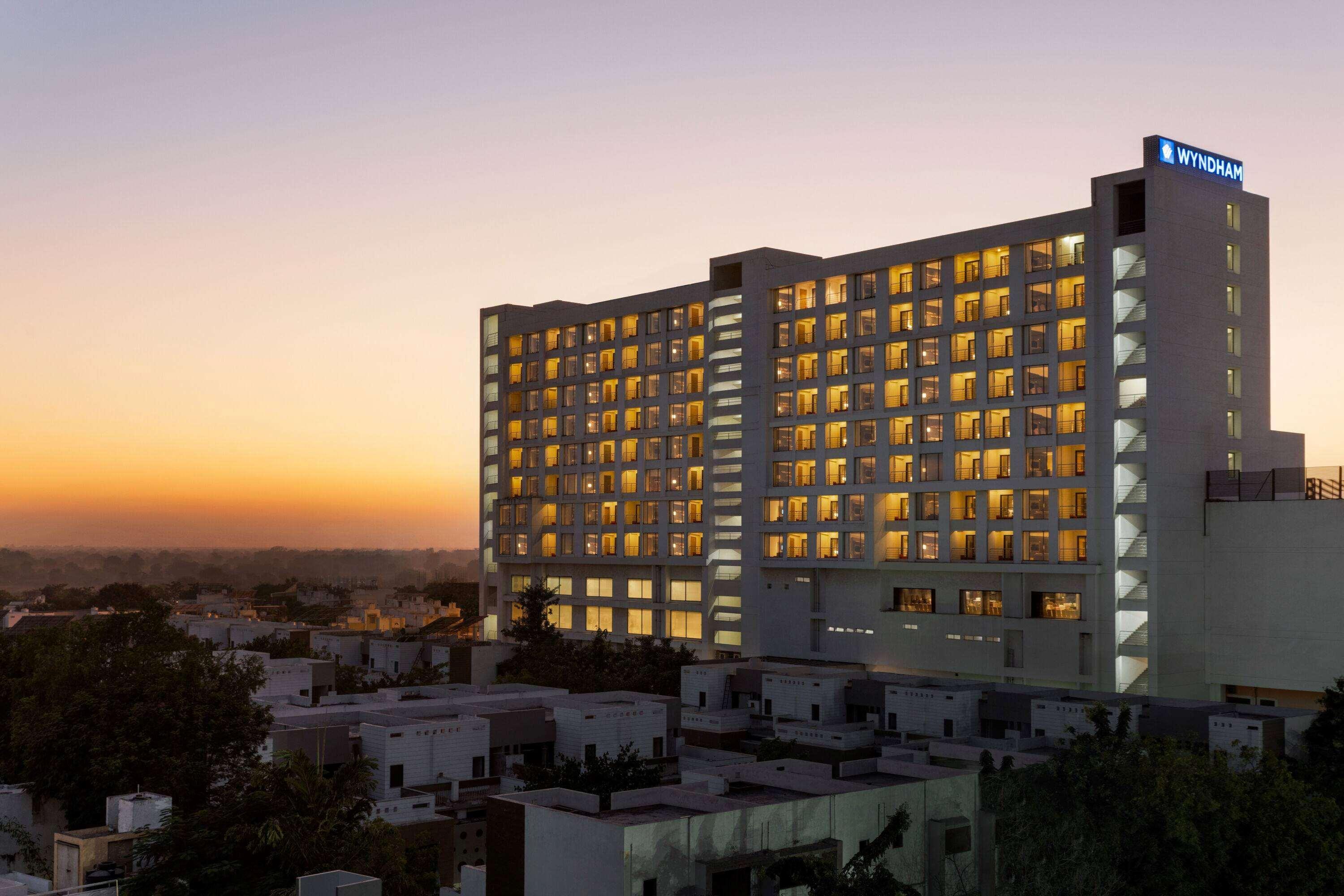 Hotel Wyndham Ahmedabad Shela Esterno foto