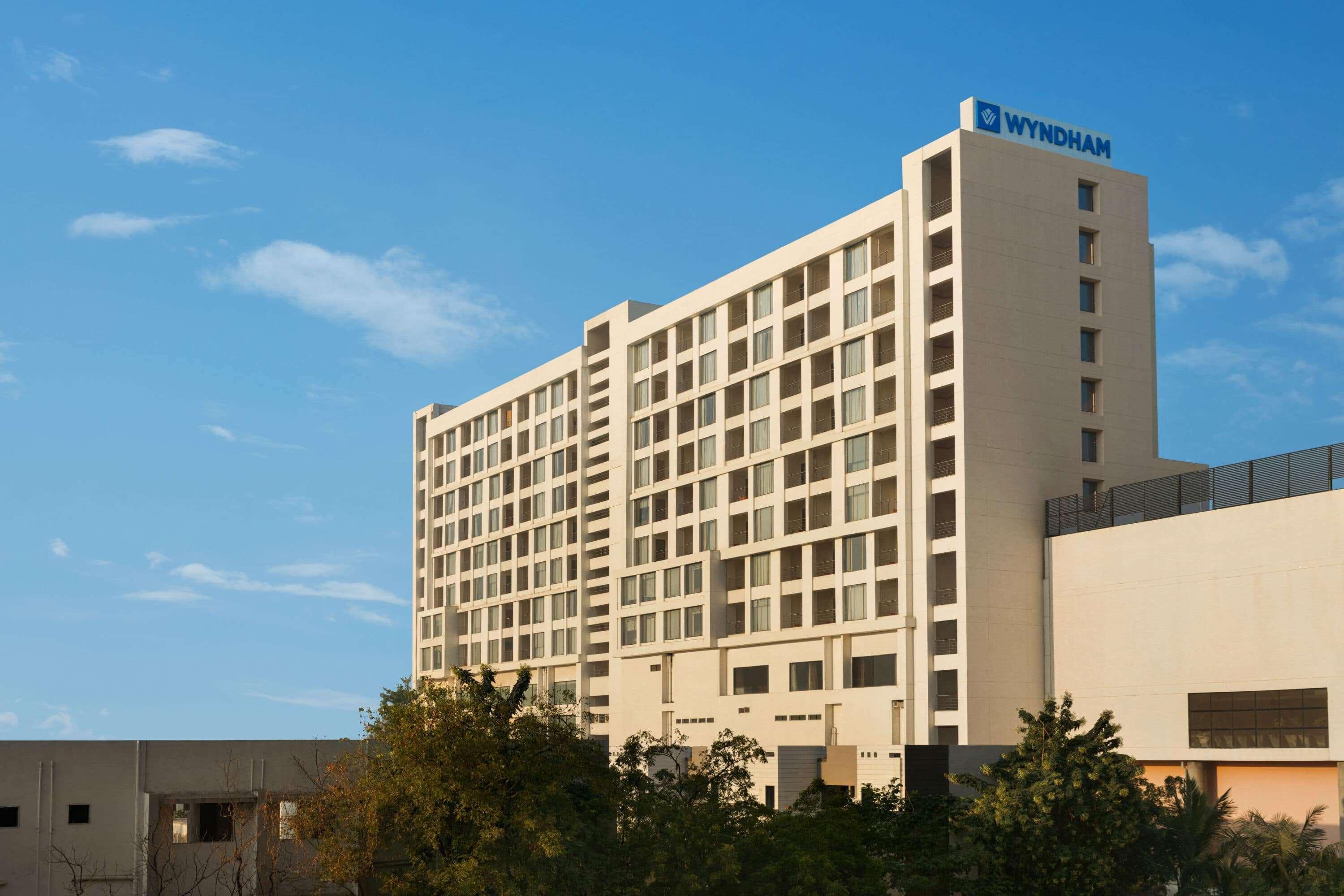 Hotel Wyndham Ahmedabad Shela Esterno foto