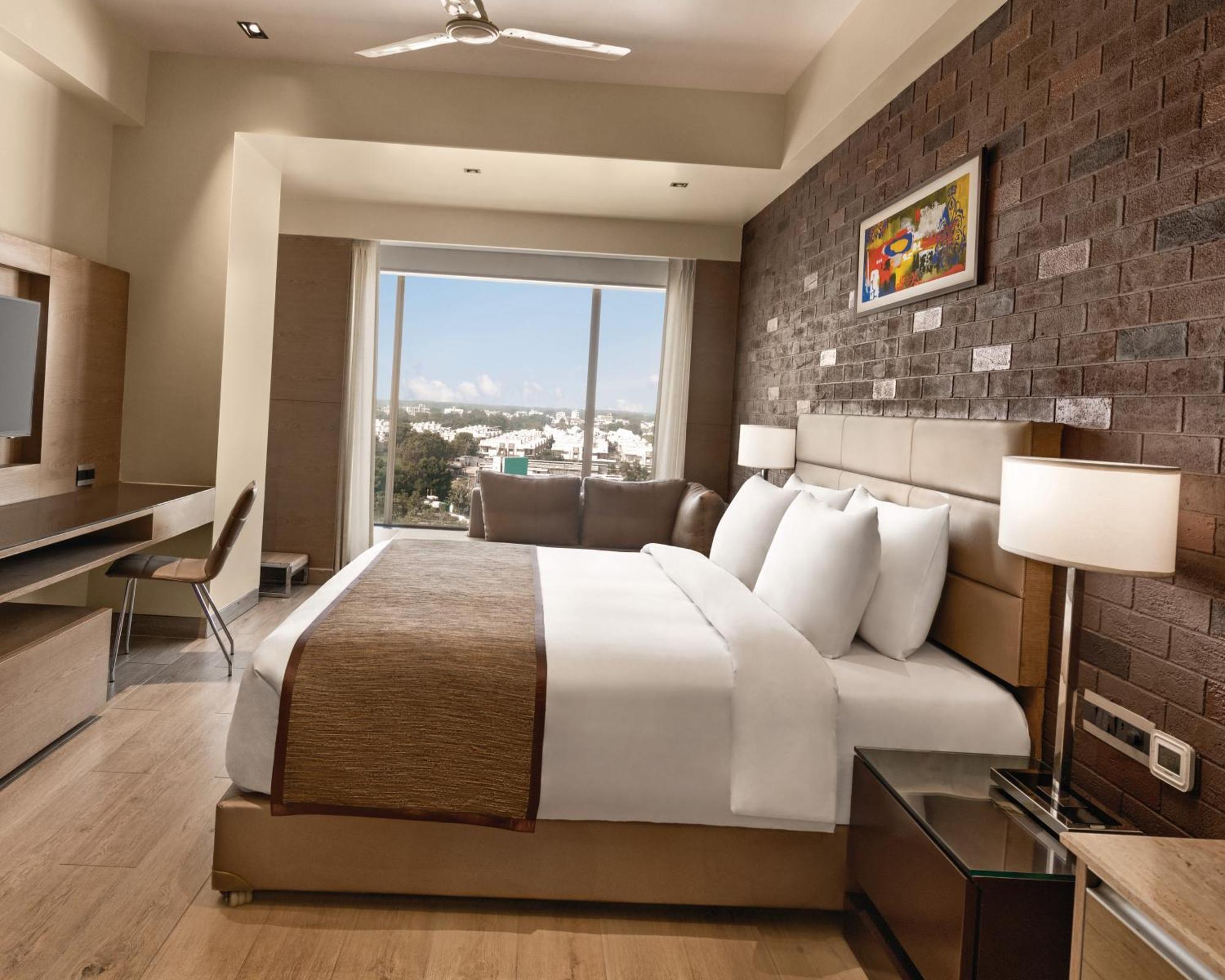 Hotel Wyndham Ahmedabad Shela Esterno foto