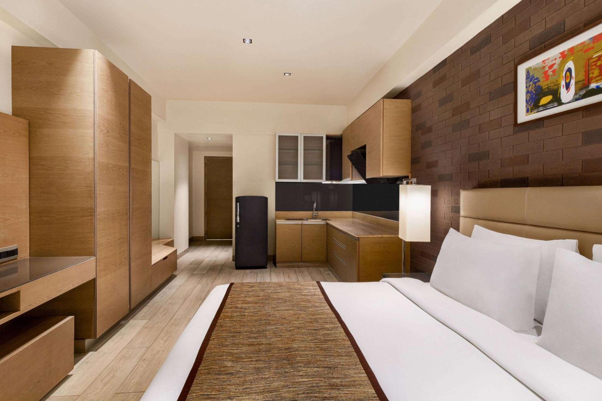 Hotel Wyndham Ahmedabad Shela Esterno foto