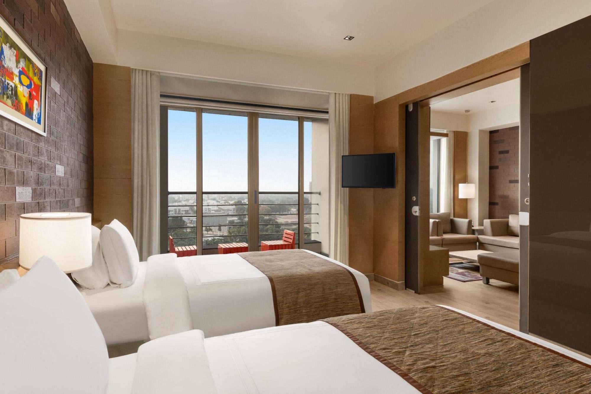 Hotel Wyndham Ahmedabad Shela Esterno foto