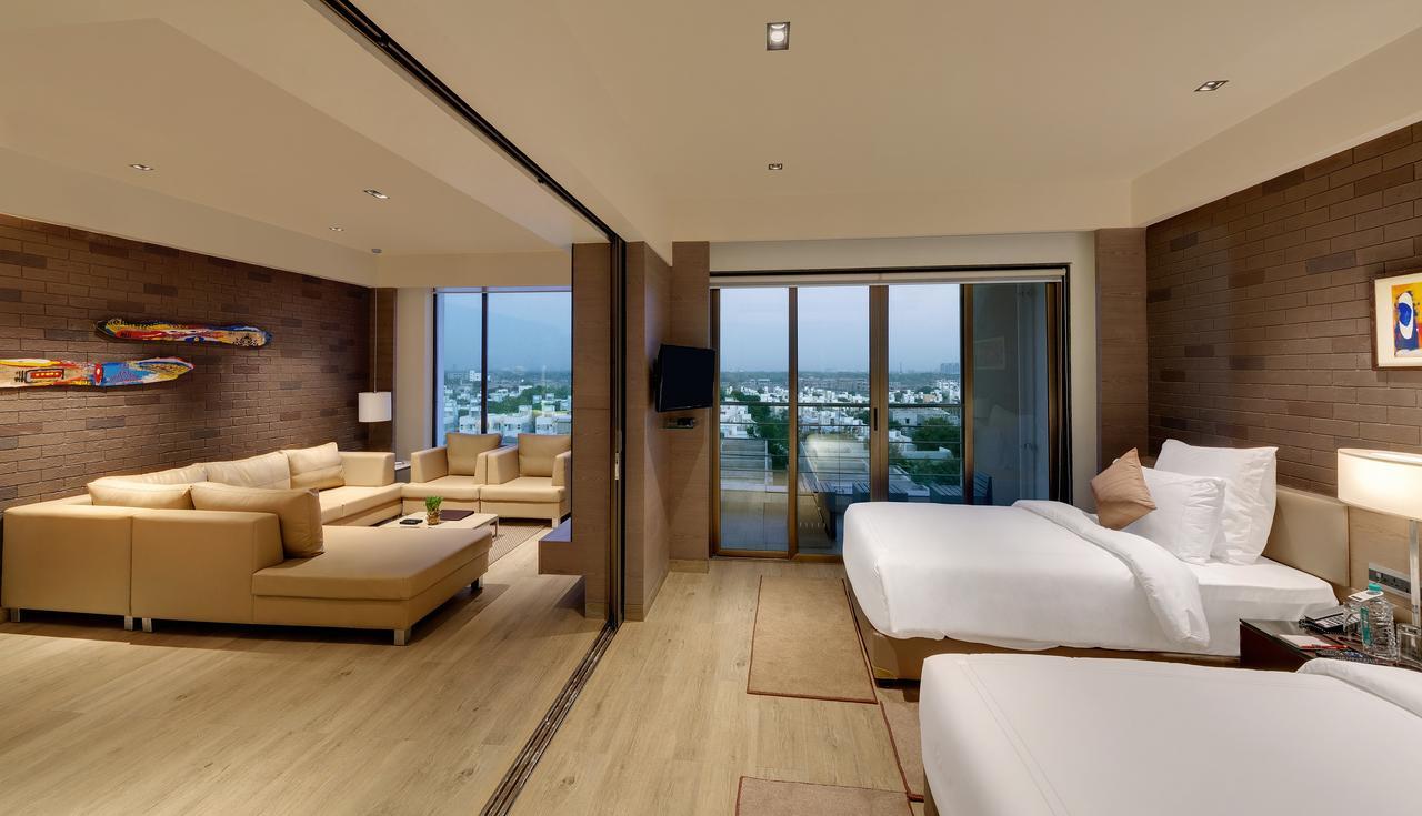 Hotel Wyndham Ahmedabad Shela Esterno foto