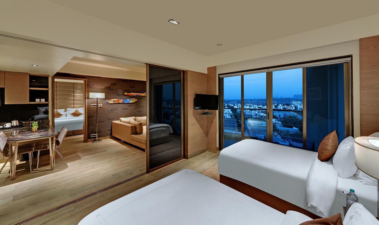 Hotel Wyndham Ahmedabad Shela Esterno foto